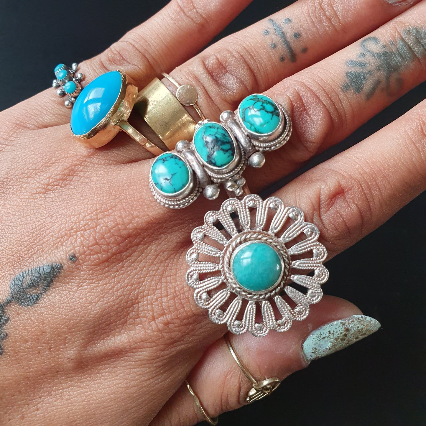 Artsy ring floral design turquoise gemstone