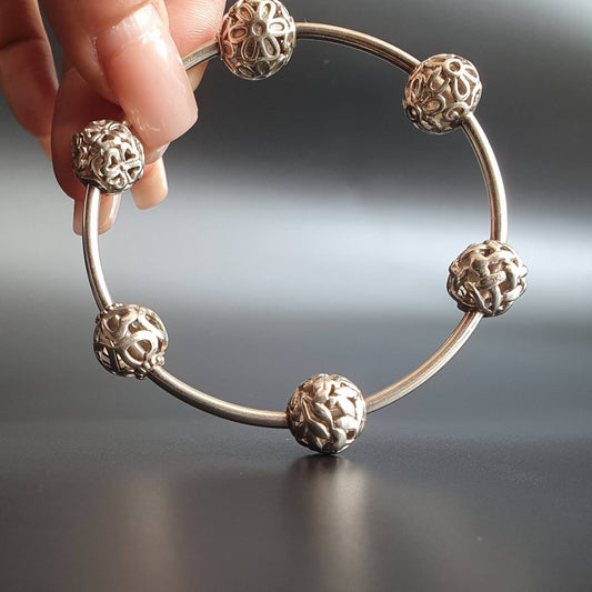 Bead bangle